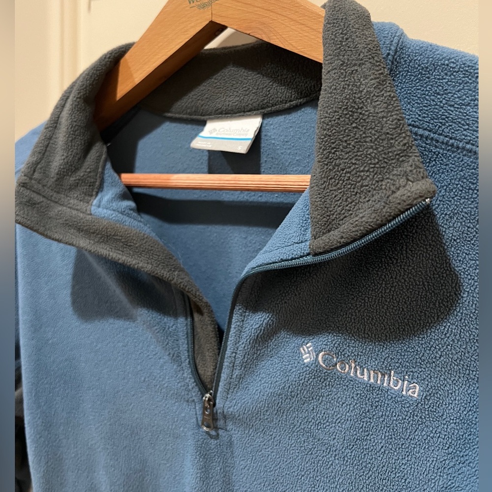 Columbia Men's Blue Fleece Sweater - size small